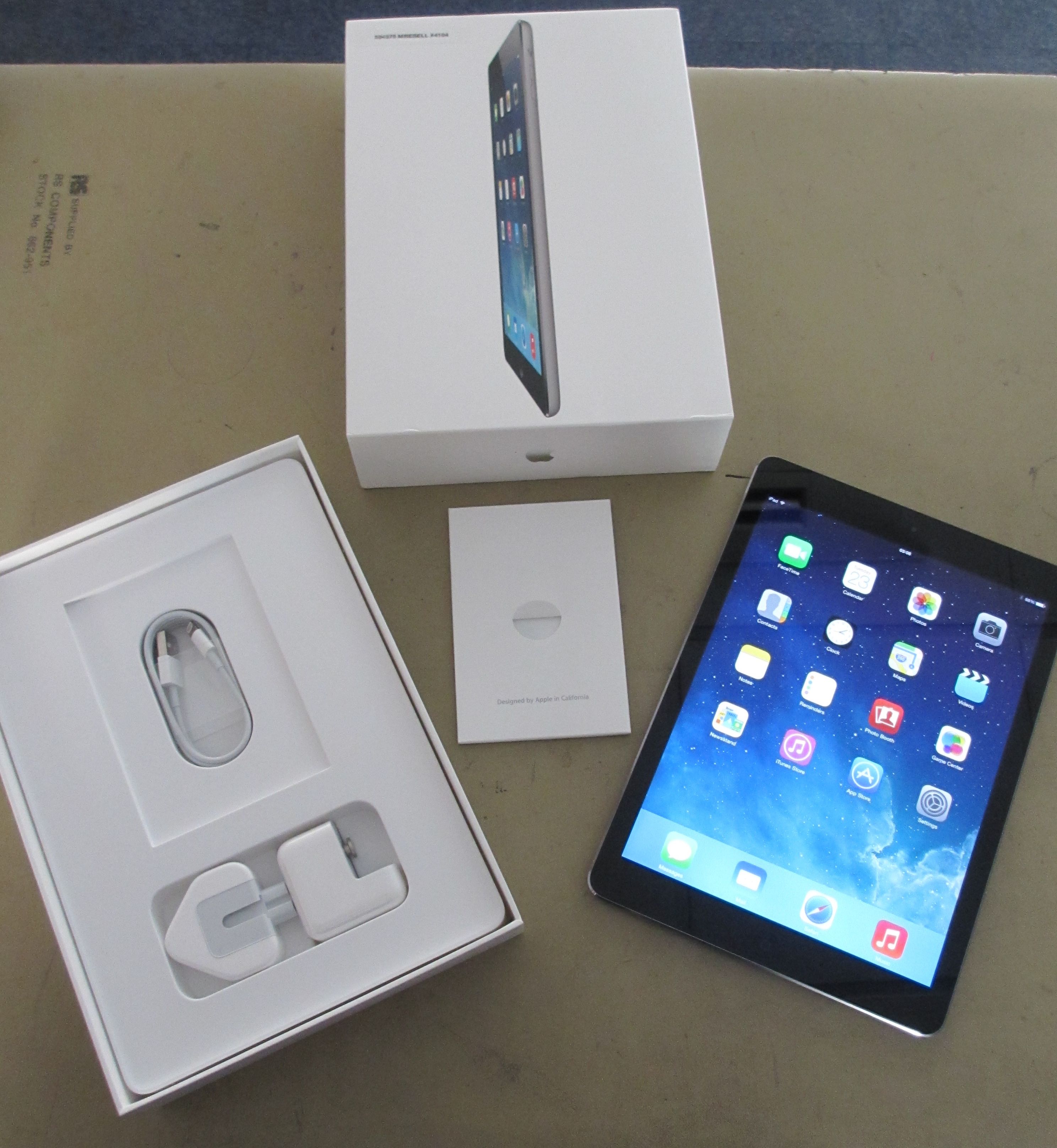 iPad Air WiFi 16GB Grey Never used 16GB Storage / Grey mResell.co.uk