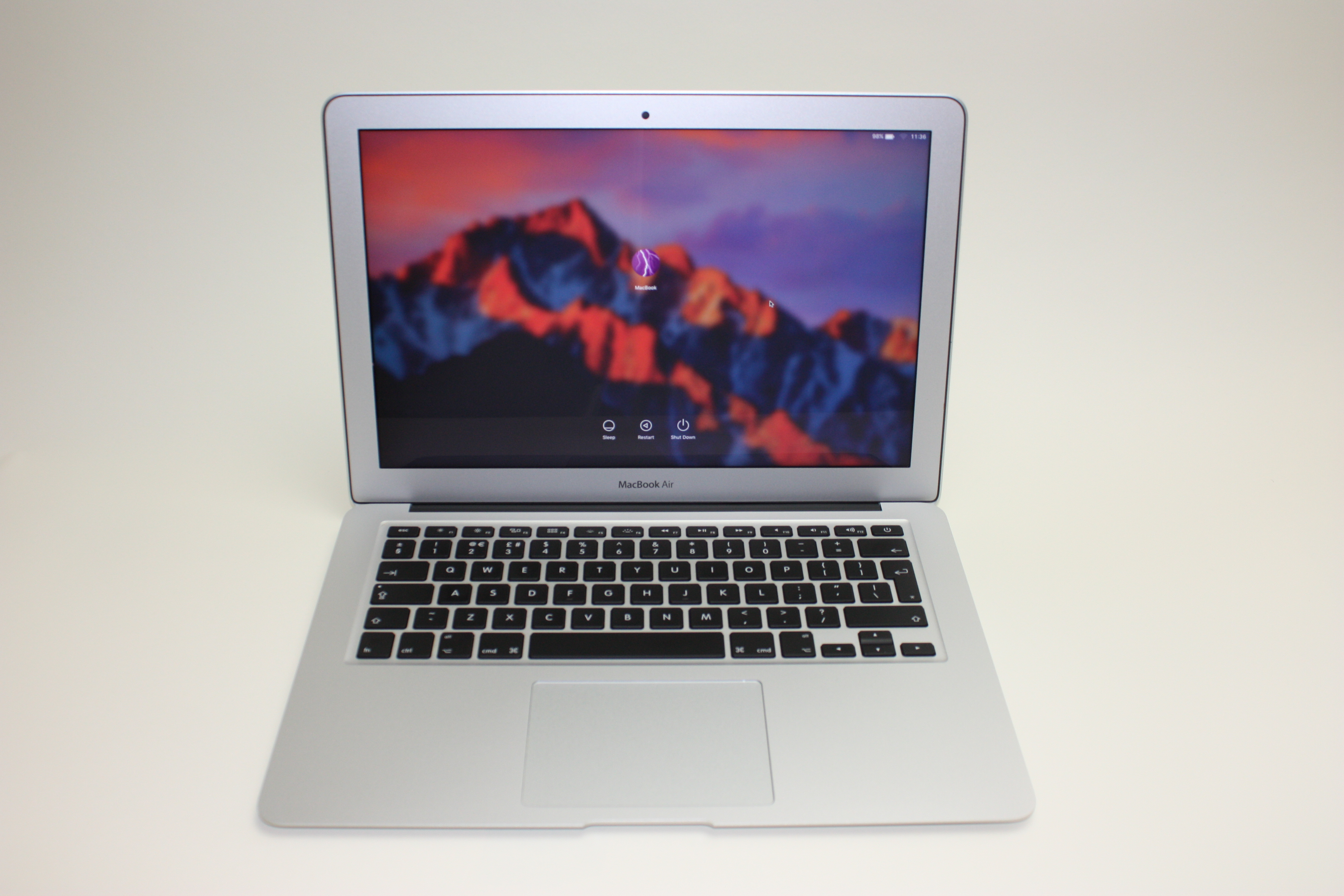 refurbished-macbook-air-13-1-6-ghz-core-i5-i5-5250u-4-gb-1600-mhz
