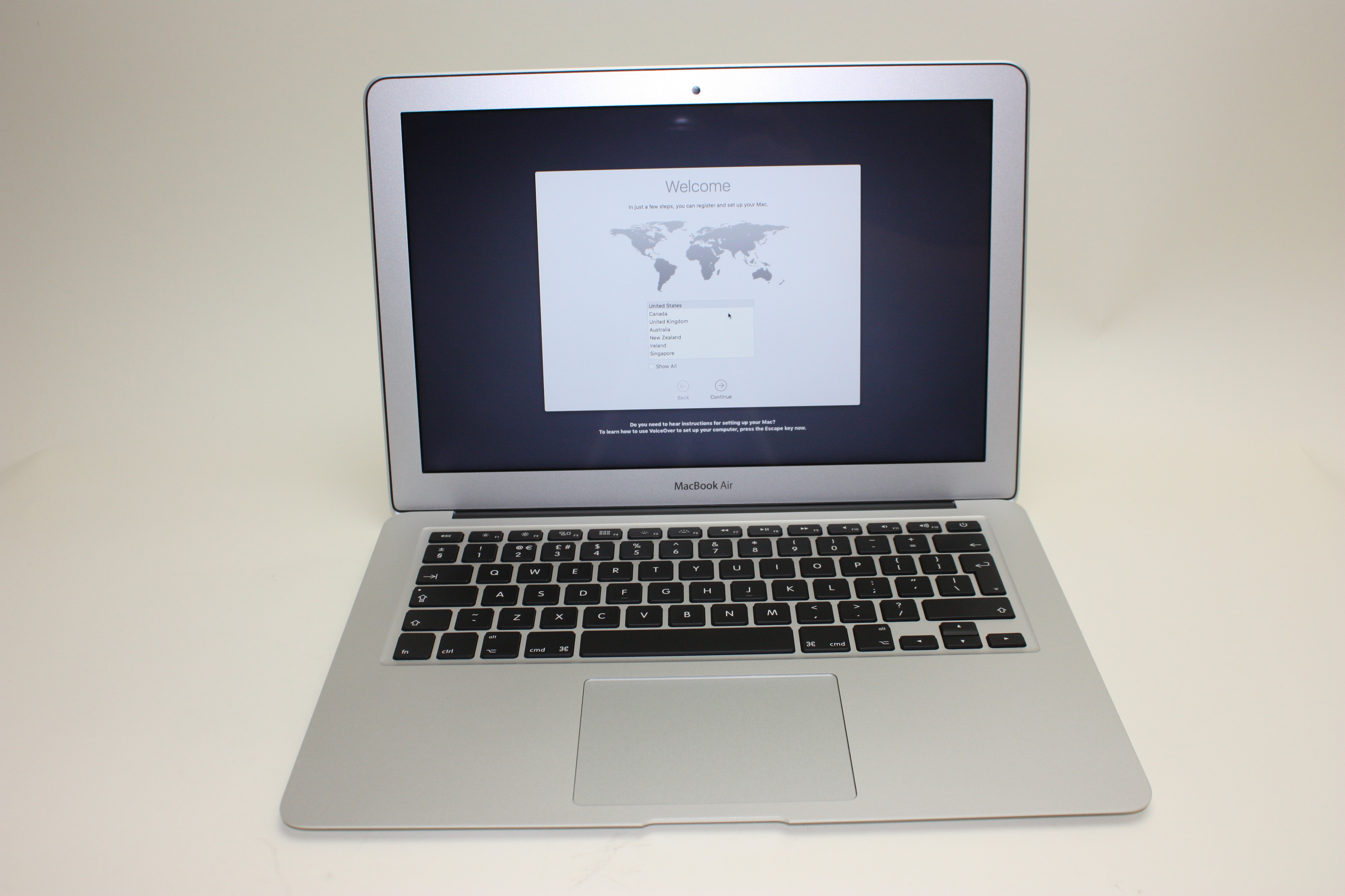 Refurbished MacBook Air 13" 1.6 GHz Core i5 (I5-5250U) / 8 GB 1600 MHz